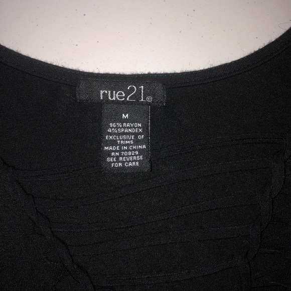 Black Short Sleeve Bodysuit w/ detail cut on front - Picture 4 of 5